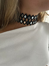 Cargar imagen en el visor de la galería, Choker Rombo Negro
